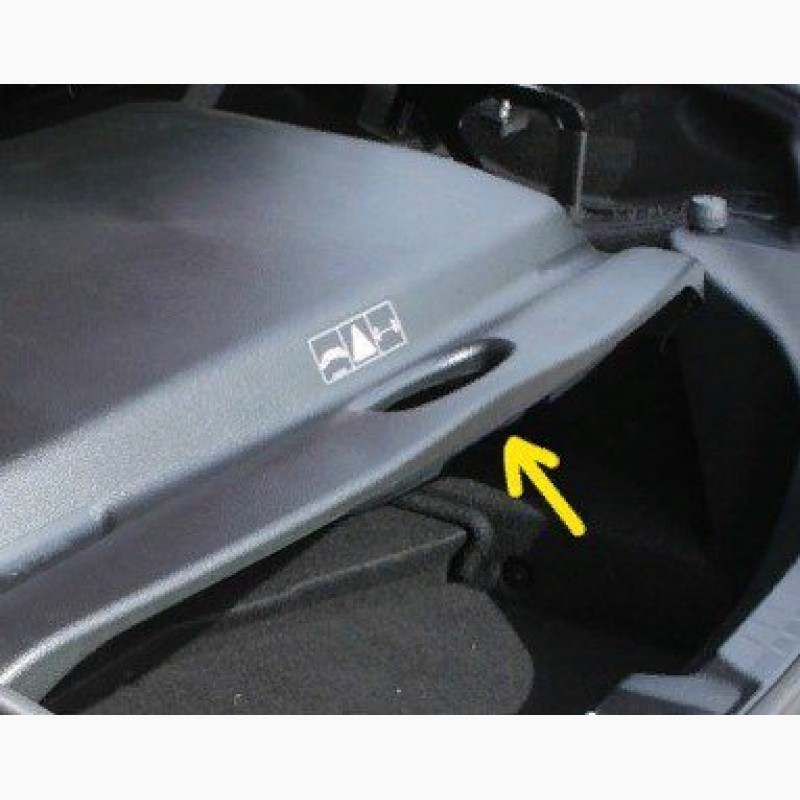 Защелка сепаратора багажника Mercedes SLK