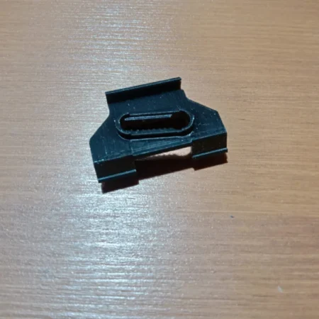 Изображение - Клипса нижнего молдинга стекла 5-ой двери Range Rover 1999  г.в - Stav3DPrint